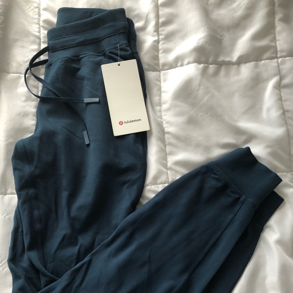 Lululemon Ready To Rulu. Gorgeous Night Diver - Picture 4 of 6